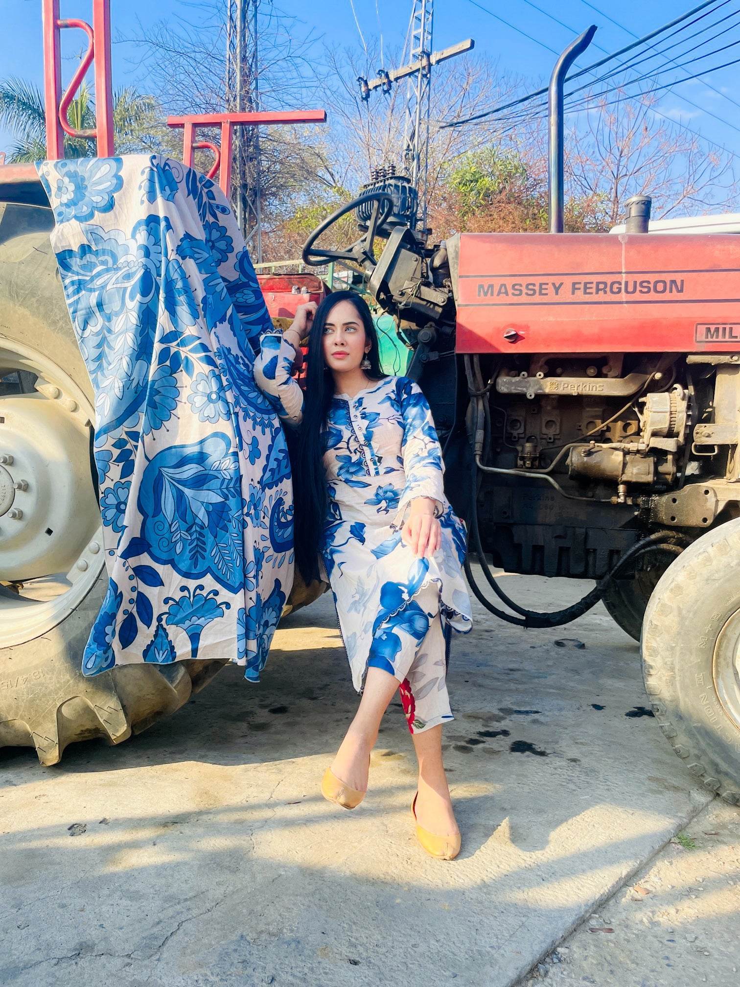 Neelofar - 03 Piece Unstitched Digital Print with Lawn Dupatta