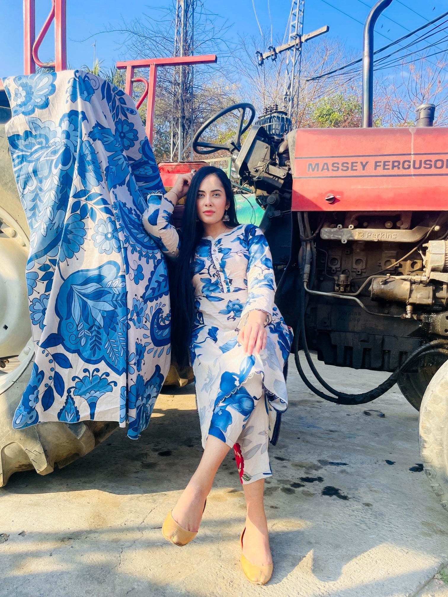 Neelofar - 03 Piece Unstitched Digital Print with Lawn Dupatta