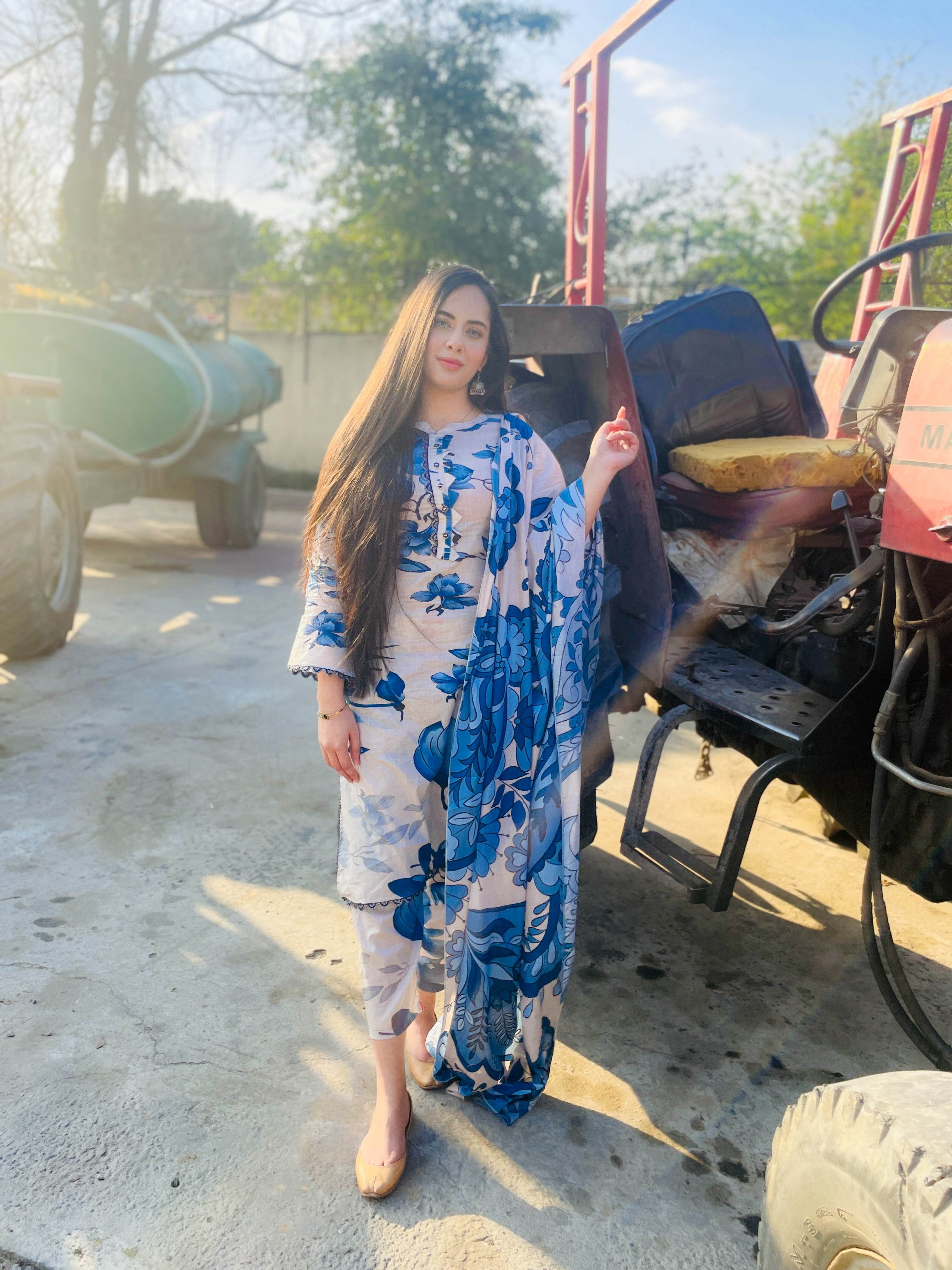 Neelofar - 03 Piece Unstitched Digital Print with Lawn Dupatta